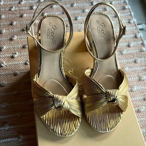 Jewel Badgley Mischka Metallic Gold Knot Heels